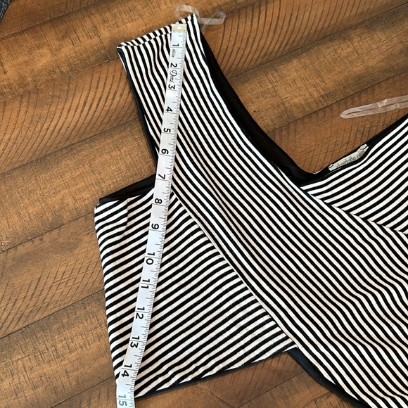 Charlotte Russe Black and White Striped Crop Top NWT Size Large Junior ? - Picture 9 of 12